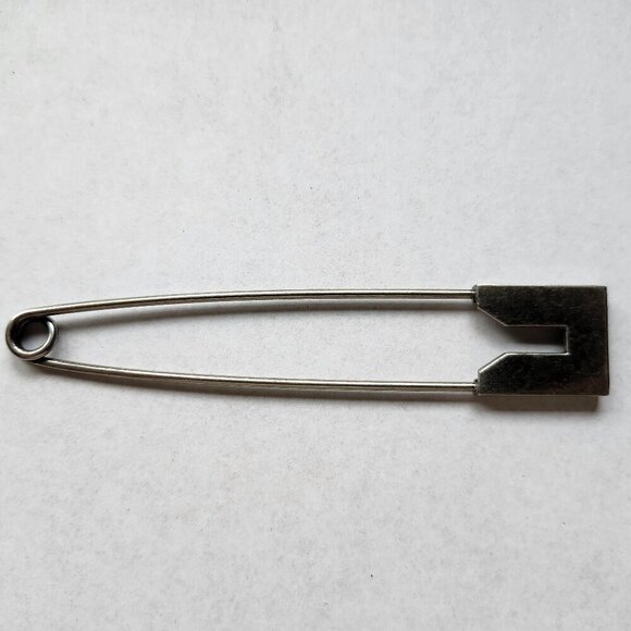 VINTAGE Kilt Pin Silver Tone LARGE Blunt Square Head Gunmetal Brooch - Picture 1 of 5
